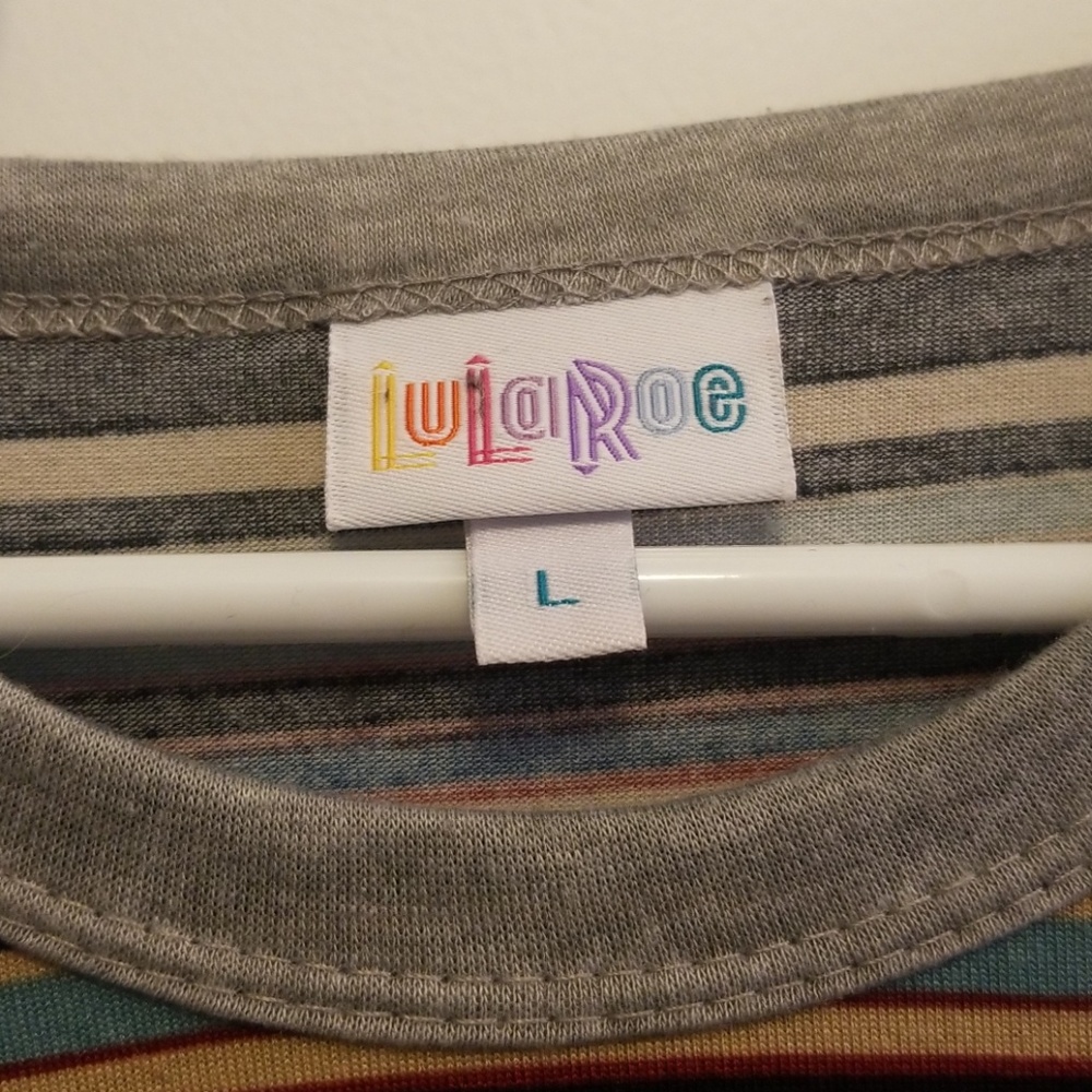 Lularoe Randy Tee - Picture 2 of 4